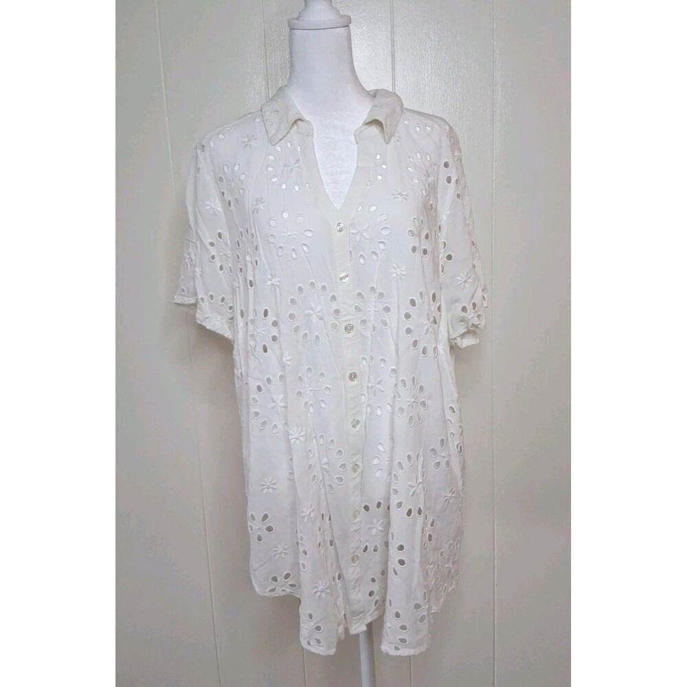 Torrid Button Front Shirt 3X White Eyelet Floral Boho Beach Coastal Short Sleeve